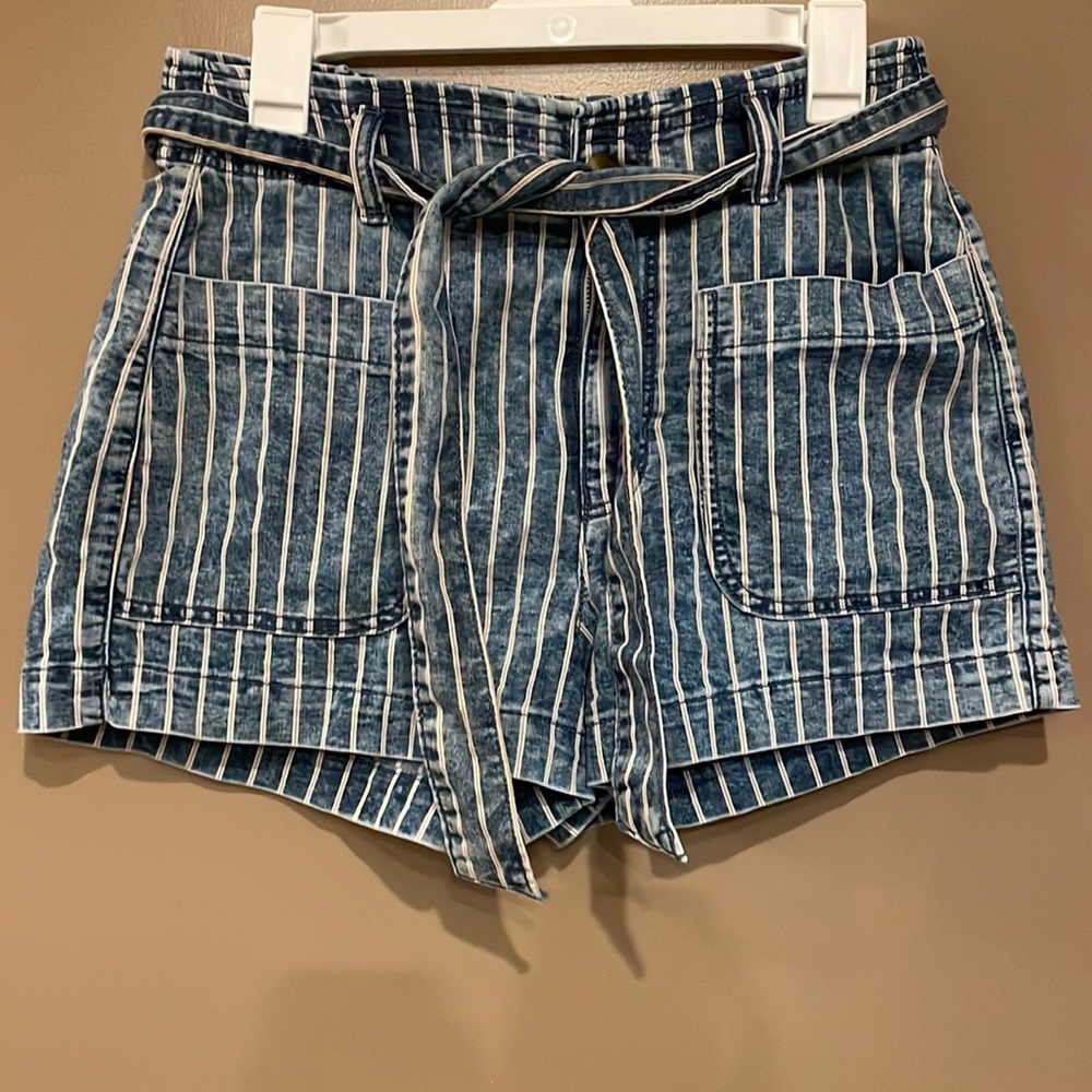 American eagle size 8 shorts